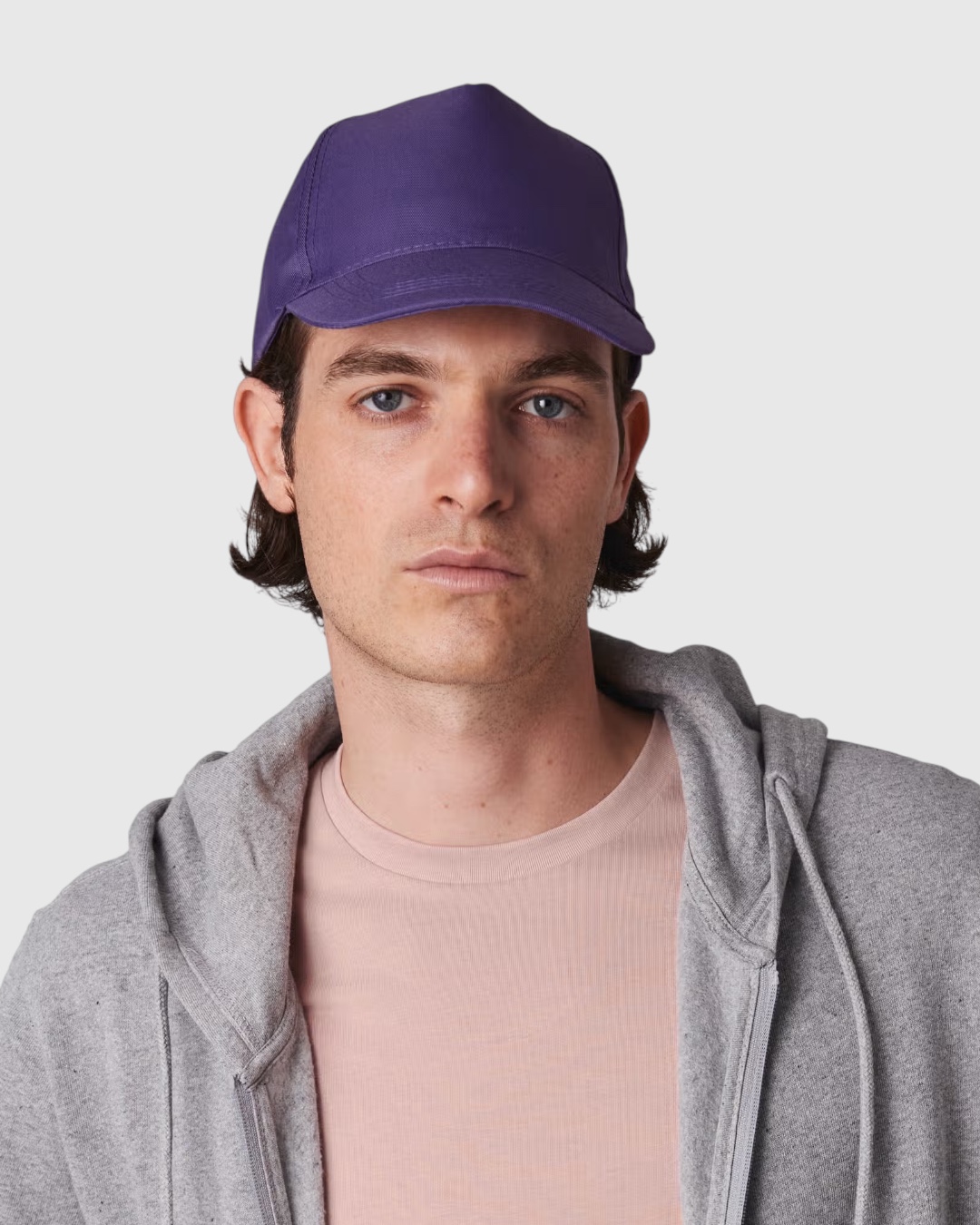 100% polyester — structure 5 panneaux — fermeture arrière réglable par bande auto-agrippante